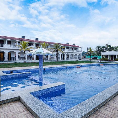 Silver Sand Eco Resort !! Beachfront !! With Biggest Pool And Huge Open Area !! Ideal For Weddings !! Couple Friendly !! Mandarmani Luaran gambar